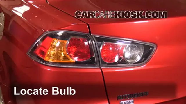 2012 Mitsubishi Lancer SE 2.4L 4 Cyl. Éclairage Feu stop (remplacer ampoule)